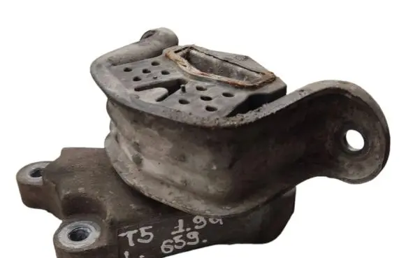 Volkswagen Transporter - Caravelle T5 Engine mount bracket 7H0399151G