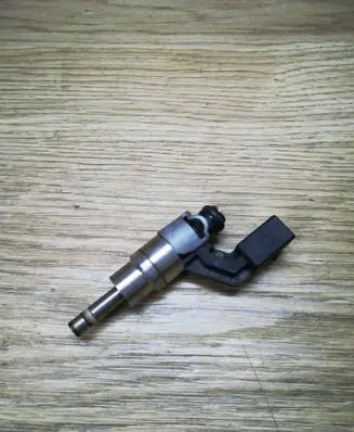 Volkswagen Golf V Fuel injector 03C906036A
