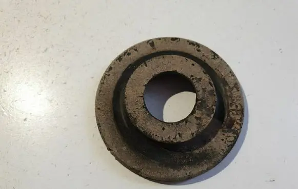 Skoda Octavia Mk2 (1Z) Front coil spring rubber mount 1K0512149B