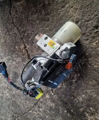 Renault Megane II Tailgate hydraulic pump motor E84871789