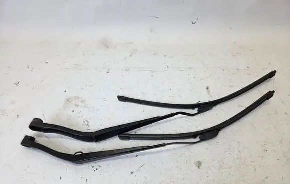 Saab 9-5 Windshield/front glass wiper blade 13240566 13240567