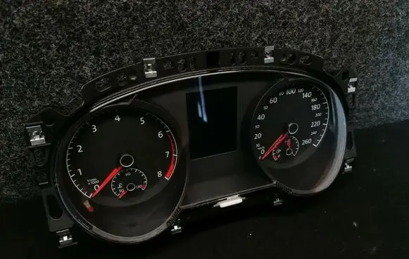 Volkswagen Golf Sportsvan Speedometer (instrument cluster) 517920740A