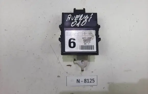 Toyota Avensis T270 Door control unit/module 8974105090