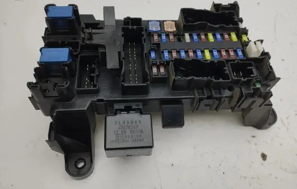 Suzuki Grand Vitara II Fuse module 08226E1764J2