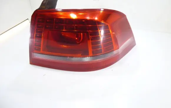 Volkswagen PASSAT B7 Rear/tail lights 179540R