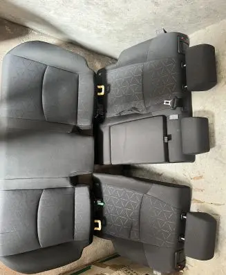 Toyota RAV 4 (XA50) Second row seats 