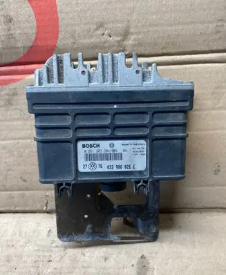 Volkswagen Golf III Engine control unit/module 0261203304 032906026E