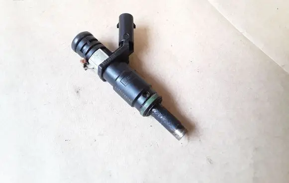 Mercedes-Benz CLS C219 Fuel injector A2720780249