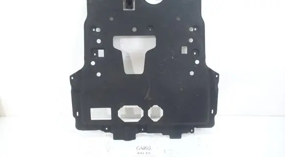 Peugeot 208 II Engine splash shield/under tray 9824226080