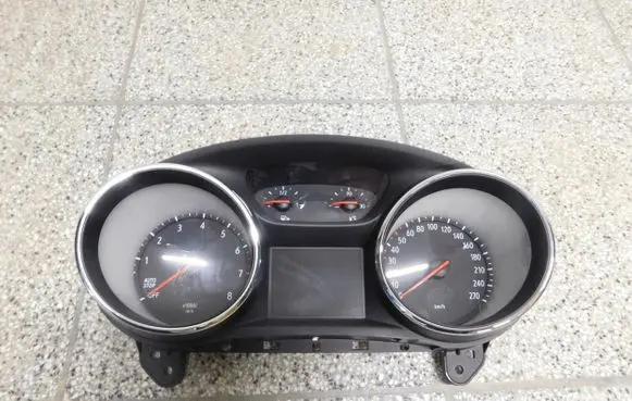 Opel Insignia B Speedometer (instrument cluster)