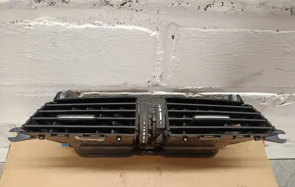 Mercedes-Benz C W204 Dash center air vent grill A2048308454 258210