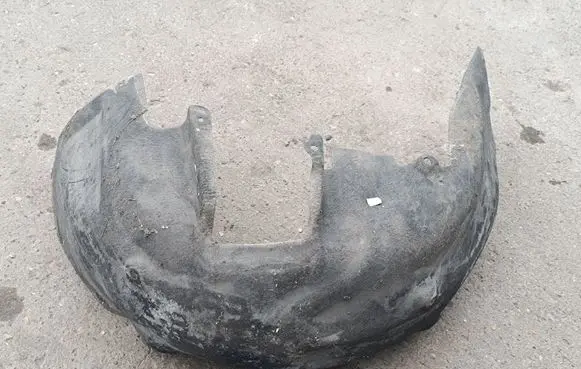 Rear arch fender liner splash guards
