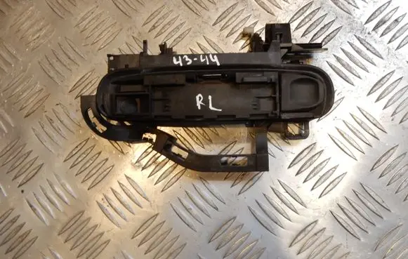 Rear door exterior handle/bracket