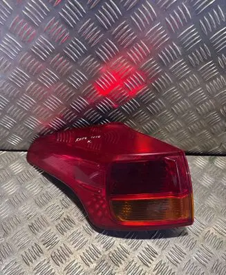 Toyota RAV 4 (XA40) Rear/tail lights