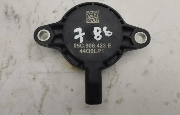 Seat Leon IV Camshaft vanos timing valve 05C906423E