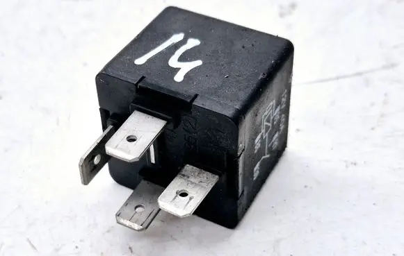Audi A4 S4 B7 8E 8H Other relay 8K0951253