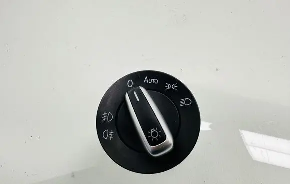 Volkswagen Touran II Light switch 3C8941431A