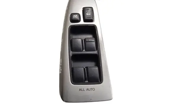 Toyota Land Cruiser (J120) Electric window control switch 8404060013