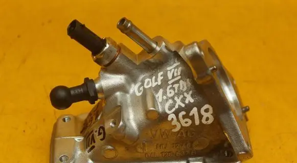 Volkswagen Golf VII Throttle valve 04L128637B