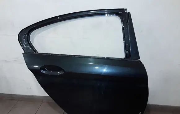 BMW M5 F90 Rear door