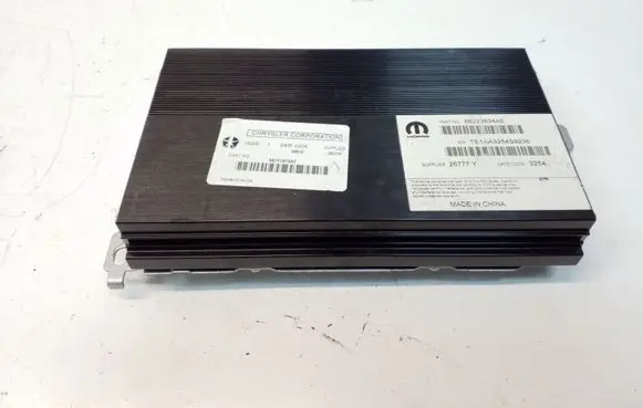 Chrysler 200 Sound amplifier 68223634AE 68217873AE