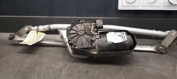 BMW 3 E36 Front wiper linkage 8391494