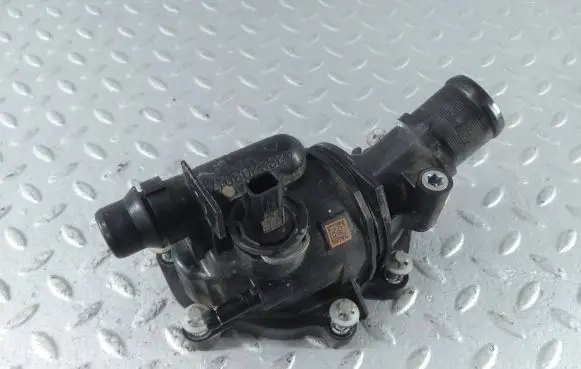 Thermostat/thermostat housing