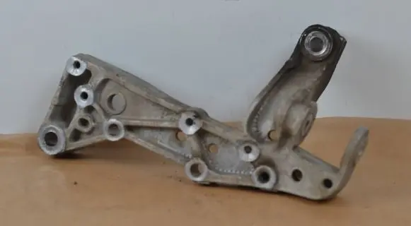 Volkswagen Golf V Front lower control arm/wishbone 1K0199296E
