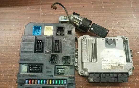 Citroen C4 I Engine ECU kit and lock set 0281013331 9663798580