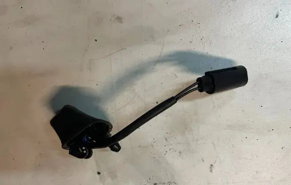BMW 3 E90 E91 Windshield washer spray nozzle 7131299