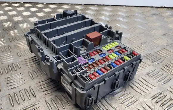 Honda CR-V Fuse module T1EE120 116RA000021 140422