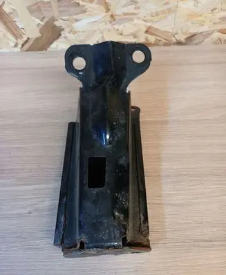 Volvo S80 Radiator mount bracket