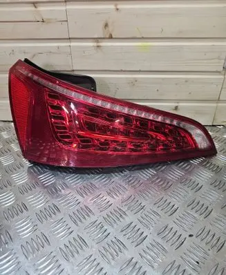 Tailgate rear/tail lights
