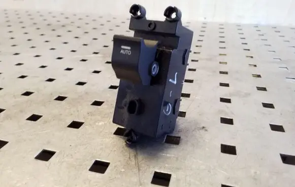Hyundai i40 Electric window control switch 935803Z050 39R5251000