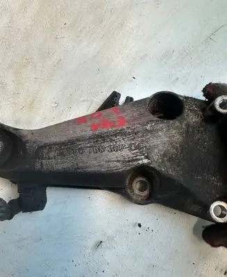BMW 3 E90 E91 Engine mounting bracket 6760307