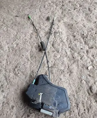 Suzuki Grand Vitara II Rear door lock