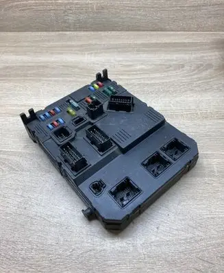 Citroen Xsara Picasso Fuse module 9653667680 S118085220E