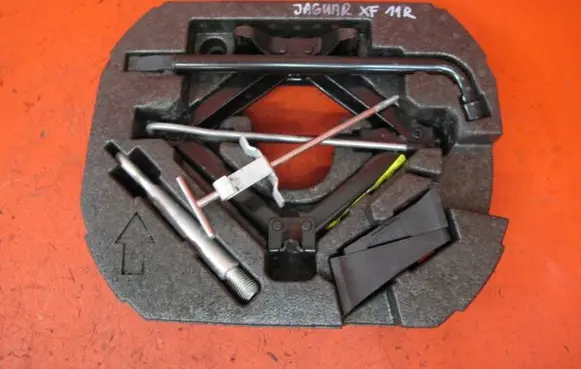 Jaguar XF X250 Tool set 8W83-17B043-AA