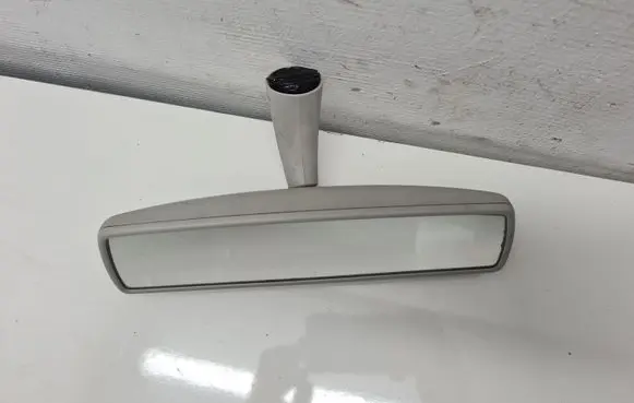 Volkswagen Golf V Rear view mirror (interior) E1010761