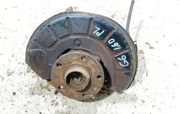 Volkswagen Golf VI Front wheel hub spindle knuckle
