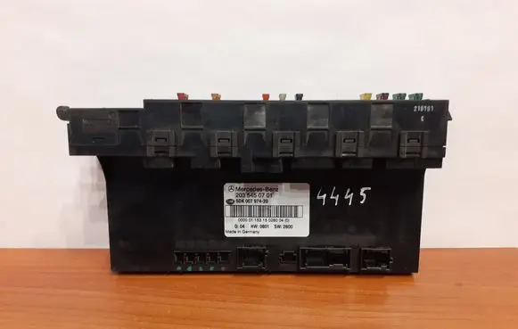 Mercedes-Benz C W203 Fuse box set 2035450701 4445