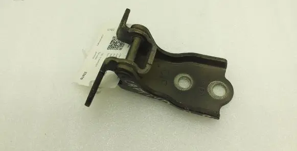 Chevrolet Captiva Front door upper hinge