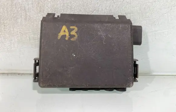 Audi A3 S3 8L Fuse box cover 1j0937550