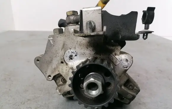 Audi A8 S8 D3 4E Fuel injection high pressure pump 057130755G