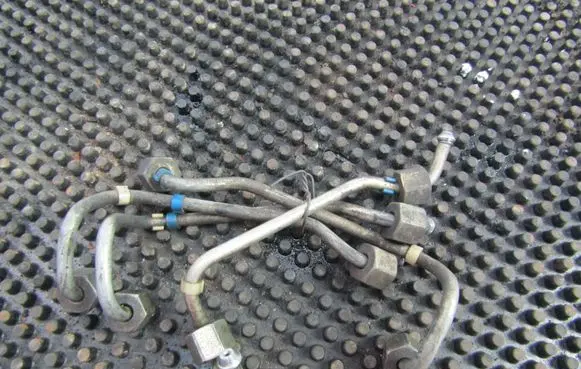 Ford Mondeo Mk III Fuel injector supply line/pipe 