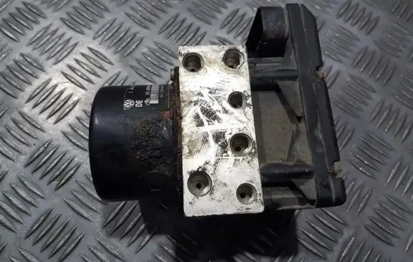 Volkswagen Golf IV ABS Pump 1j0907379