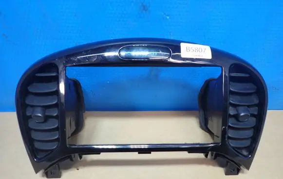 Nissan Juke I F15 Dash center air vent grill 68260BX80A