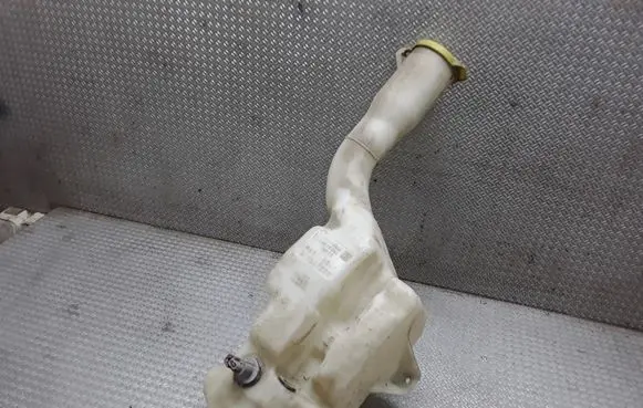 Chrysler 300 - 300C Windshield washer fluid reservoir/tank 04805740AA