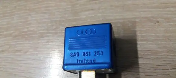 Audi A4 S4 B5 8D Glow plug pre-heat relay 8A0951253