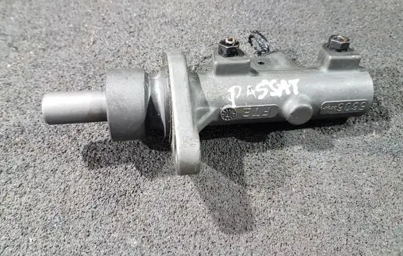 Volkswagen PASSAT B5 Master brake cylinder
